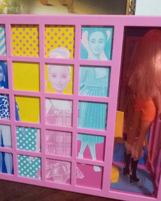 armadio di Barbie completo 