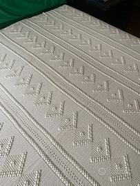 Coperta in cotone bianco fatta a mano