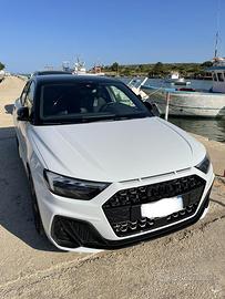 Audi A1 35tfsi S line interno ed esterno