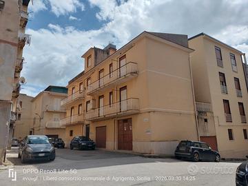 Vende intero stabile