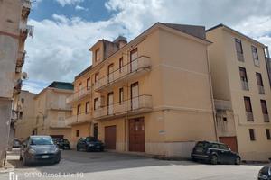 Vende intero stabile