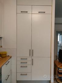 Pensili da cucina e mobile intero.