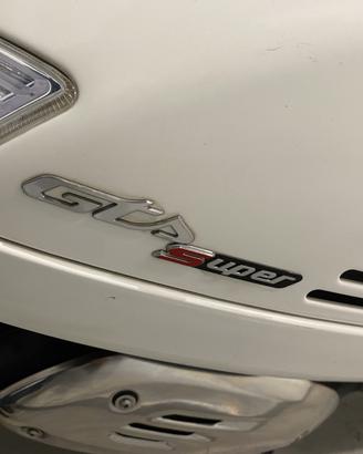 VESPA GTS SUPER 300