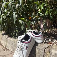 Scarpe sportive da ragazza/donna.