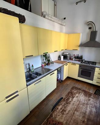 Cucina con elettrodomestici incassati