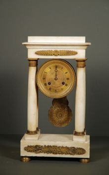 Orologio a pendola Impero a tempietto