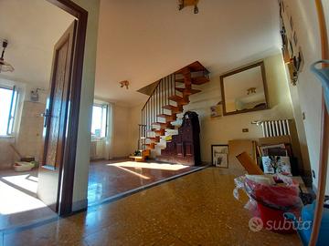 Ultimo piano bilivello con box