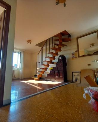 Ultimo piano bilivello con box