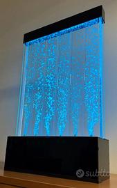 Muro d’acqua in plexiglas con LED