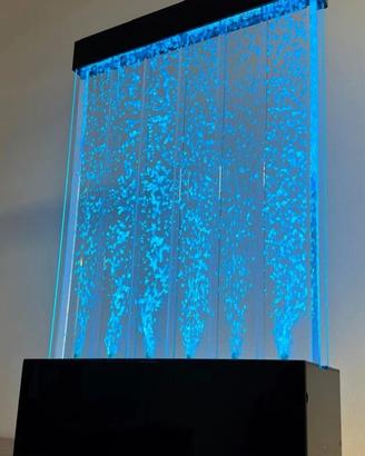Muro d’acqua in plexiglas con LED