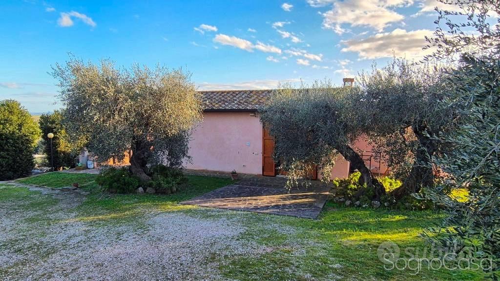 Rustico / Casale di 129 m² con 3 locali e box auto - Vista 2