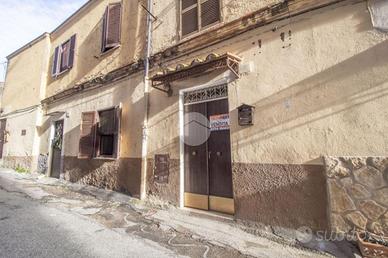 2 LOCALI A PALOMBARA SABINA