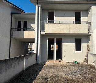 Isola Rizza: villetta a schiera ribassata