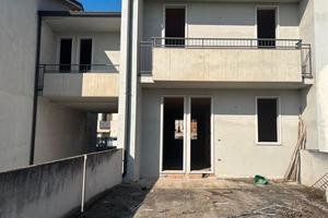 Isola Rizza: villetta a schiera ribassata