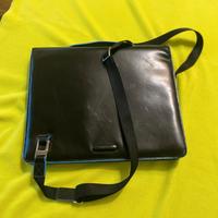 Porta documenti a tracolla PIQUADRO