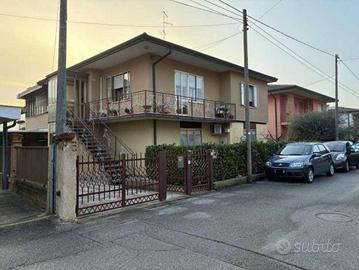 Immobile in asta di 120 m² con box auto a Montegro