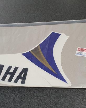 ADESIVO GRAFICA YAMAHA PER SOTTOPEDANA DESTRO YAMA