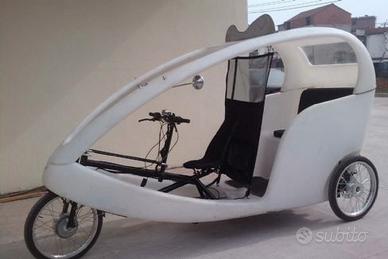 Risciò elettrici e bici pubblicitarie