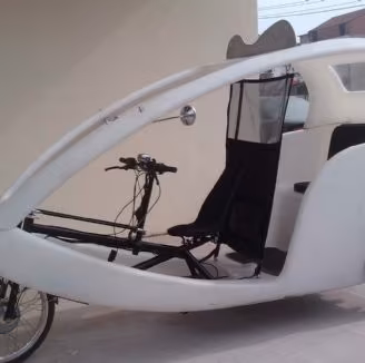 Risciò elettrici e bici pubblicitarie