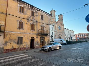 Casa gialla a trino vercellese no perdi tempo