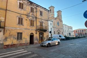 Casa gialla a trino vercellese no perdi tempo