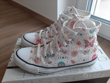 Scarpe Converse bianche con disegni n. 39