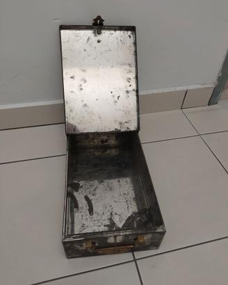 Cassetta di sicurezza vintage
