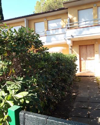 Villette indipendenti giardino 2 camere.2 bagni