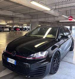 Volkswagen Golf GTI Performance 2.0 TSI DSG 5p. Bl