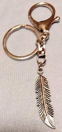PORTACHIAVI CON CIONDOLO A PIUMA