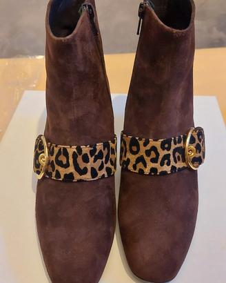 stivaletti caffè con fibbia leopardata 