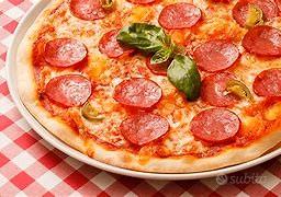 Pizzeria con saletta annessa