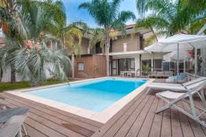 Immobiliare group.mascalucia villa piscina