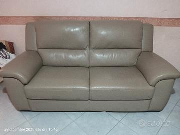 Divano in pelle.