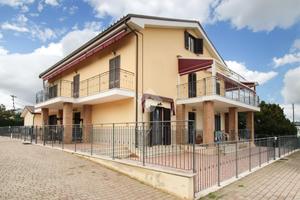 PORZIONE DI TRIFAMILIARE A FERMO