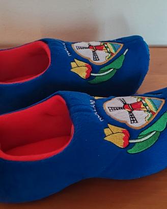 Pantofola a forma di zoccolo olandese