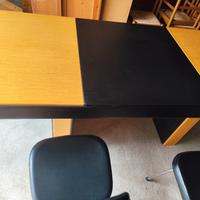 scrivania più 2 sedie 