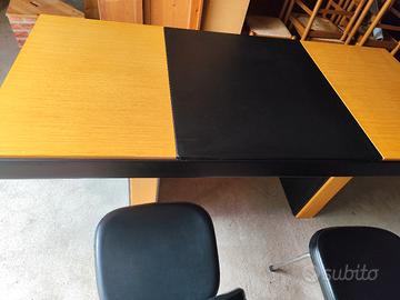 scrivania più 2 sedie 