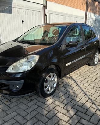 Renault Clio 1.2 16V 5 porte Le Iene