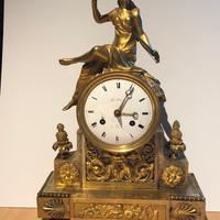 Orologio a pendolo antico da tavolo