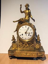 Orologio a pendolo antico da tavolo