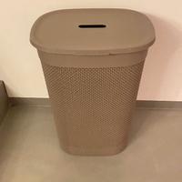 Cesto portabiancheria beige con coperchio