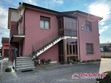 Villa di 292 m² con più di 5 locali e box auto dop