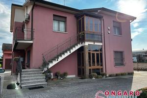 Villa di 292 m² con più di 5 locali e box auto dop