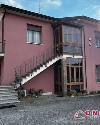 Villa di 292 m² con più di 5 locali e box auto dop