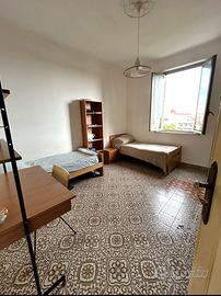 Camera doppia davanti università la sapienza