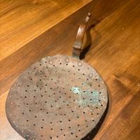 Mestolo forato in rame