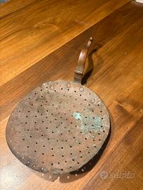 Mestolo forato in rame