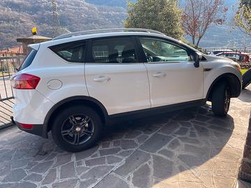 Ford kuga 2.0 TDC con gancio di traino+gomme nuove