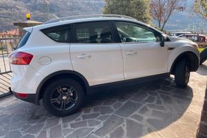 Ford kuga 2.0 TDC con gancio di traino+gomme nuove
